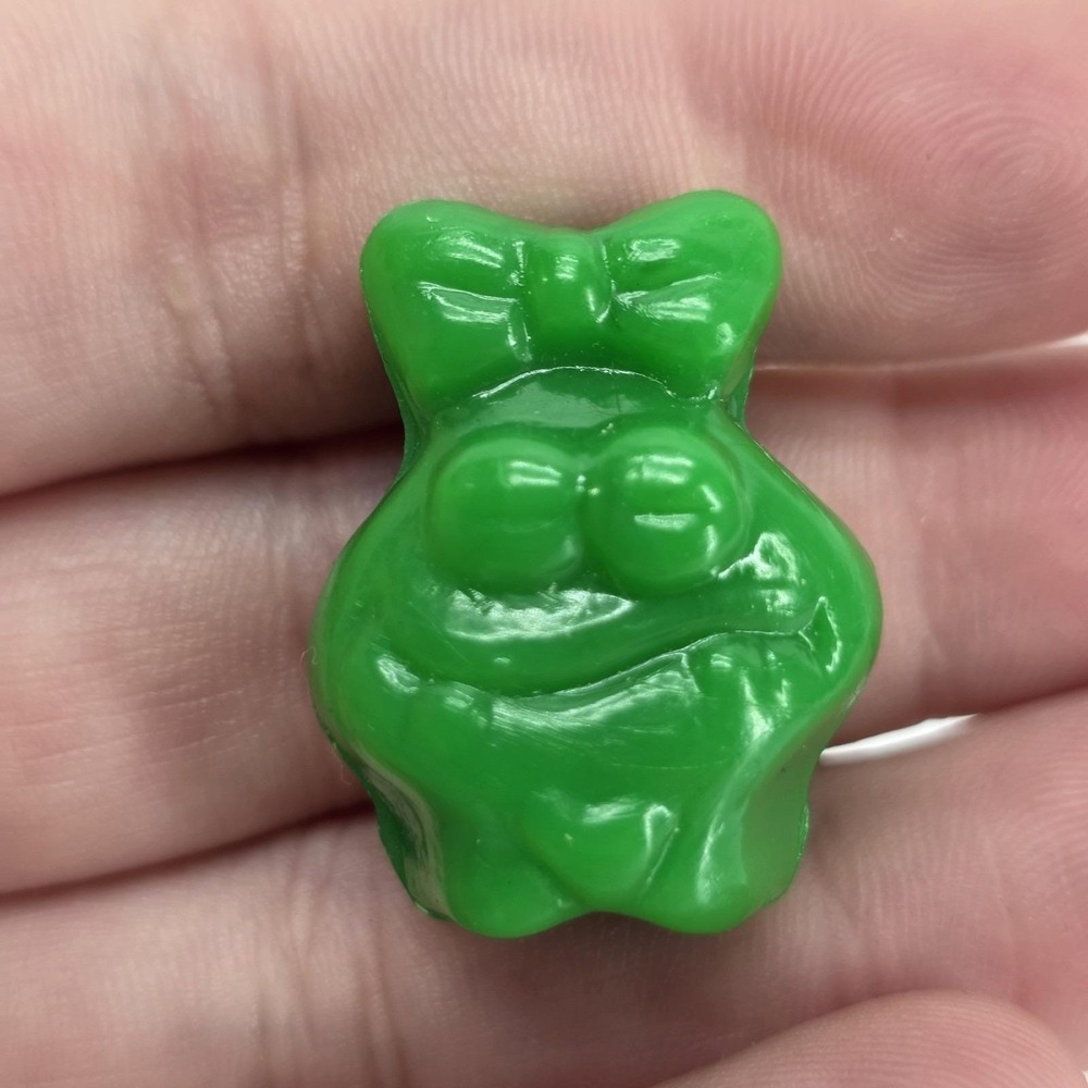 1996 Gogo's Crazy Bones Classic Green Miss Froggy Character Toy‎ Collectible #60